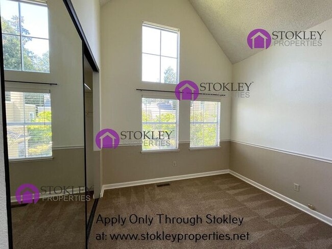 Building Photo - 249 Kingston Way