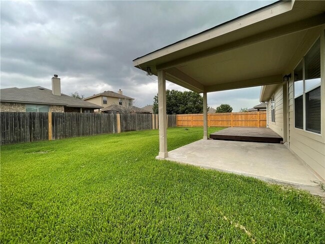 Building Photo - 18512 Sandy Bottom Dr