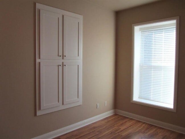 Building Photo - 115 E Main St