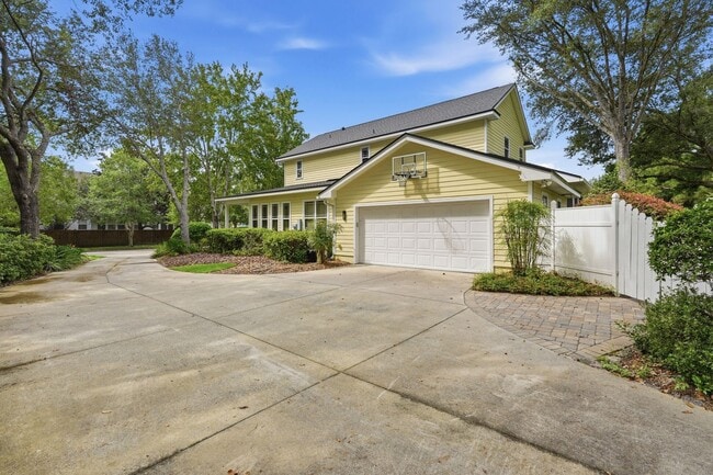Building Photo - 477 SW 128th Terrace