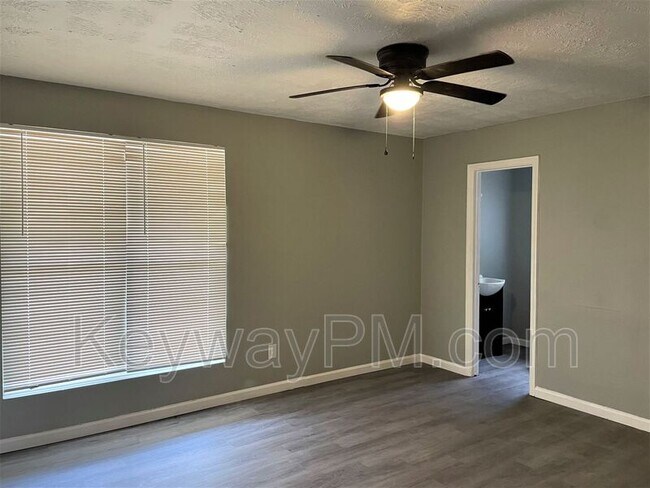 Building Photo - 3567 Kindling Dr