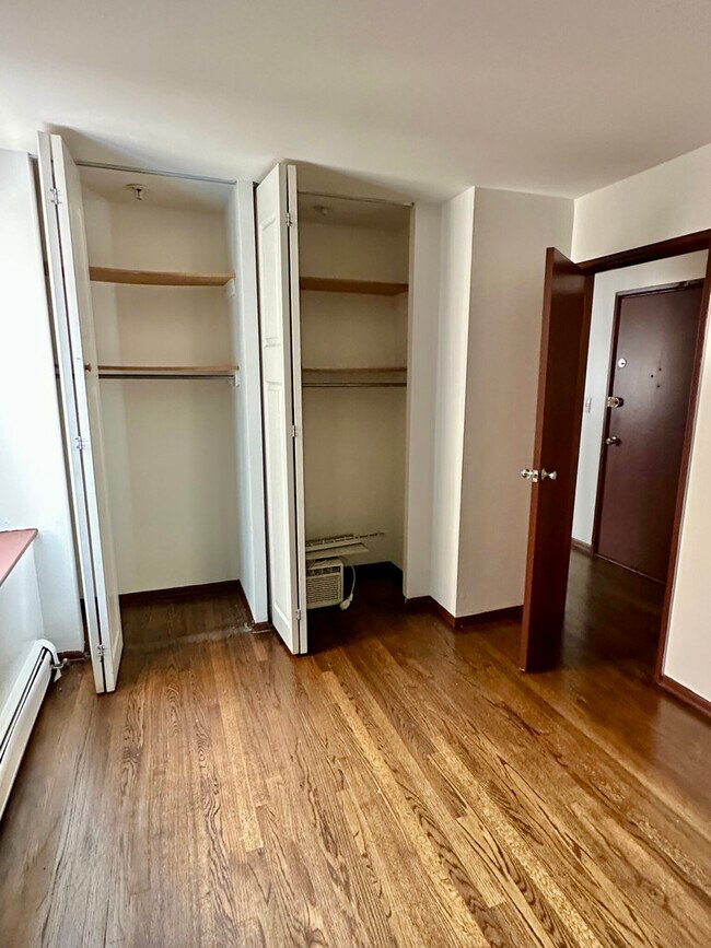 Building Photo - 7320 N Rogers Ave