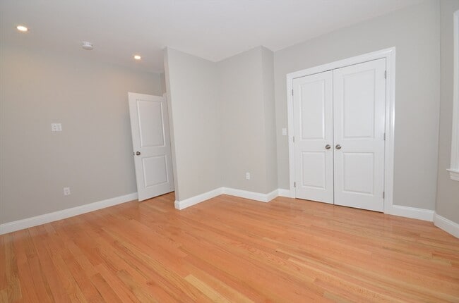 Building Photo - 18 Eaton Ave