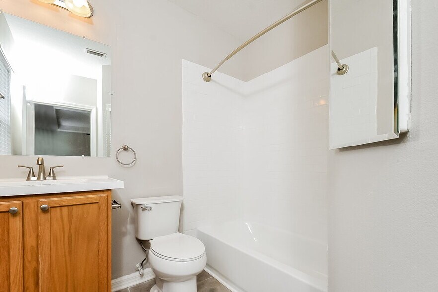 Building Photo - 12527 Evington Point Dr