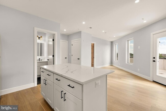 Building Photo - 3215 Mt Pleasant St NW