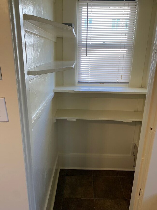 Building Photo - Old World Charm in Cortez Hills!