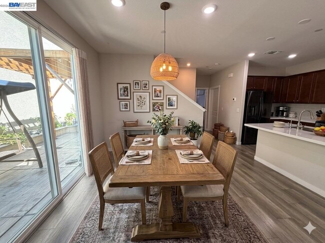 Building Photo - 2282 S Podere Dr
