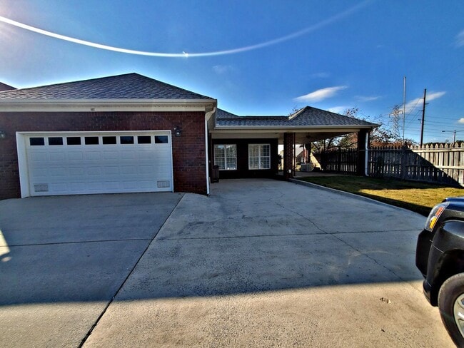Building Photo - HOUSE FOR RENT - DECATUR