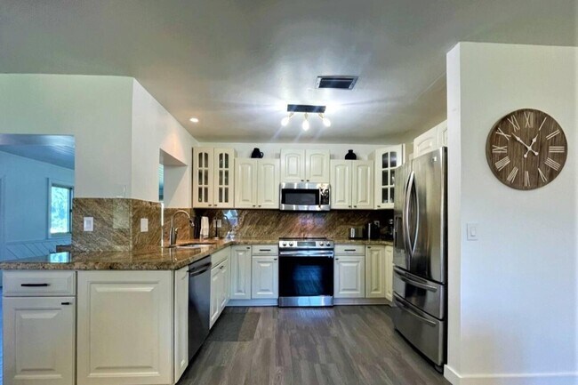 Building Photo - 2809 SW 46th St