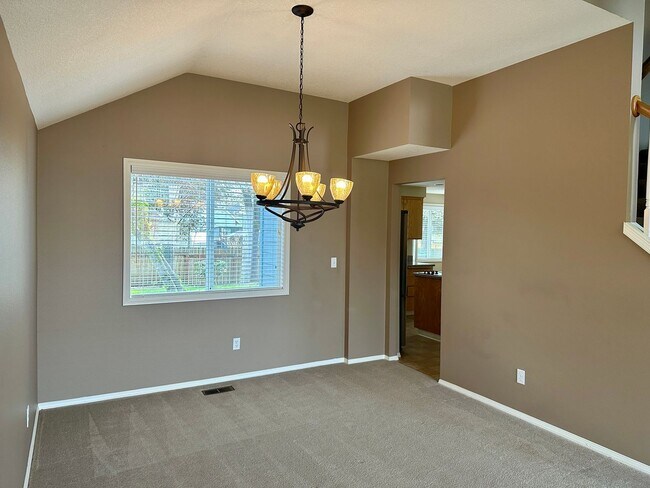 Building Photo - Lovely 4 bedroom in Wilsonville