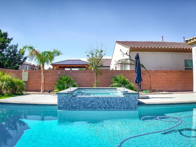 Building Photo - Exquisite Luxury Rental in Prestigious Gated Tule Springs Community