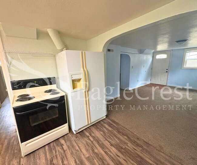 Building Photo - 127SW6