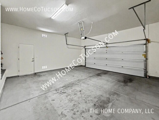 Building Photo - 38628 S Running Roses Ln