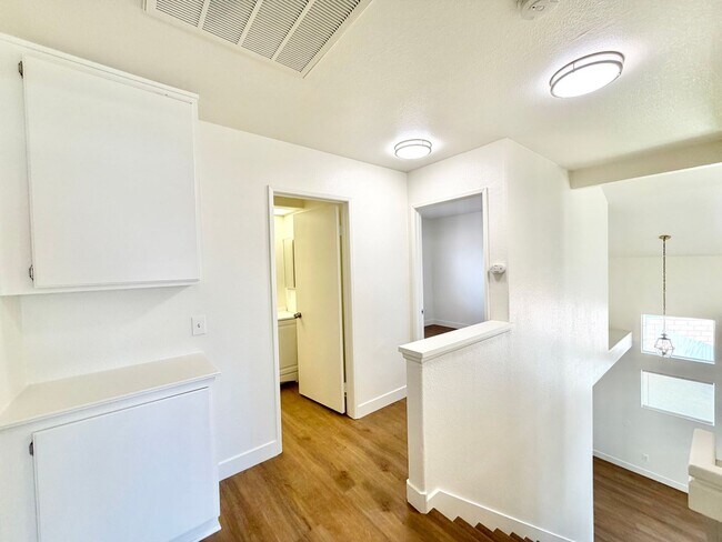 Building Photo - 4 Bedroom 3 Bathroom Cul-de-sac Home with Huge Backyard