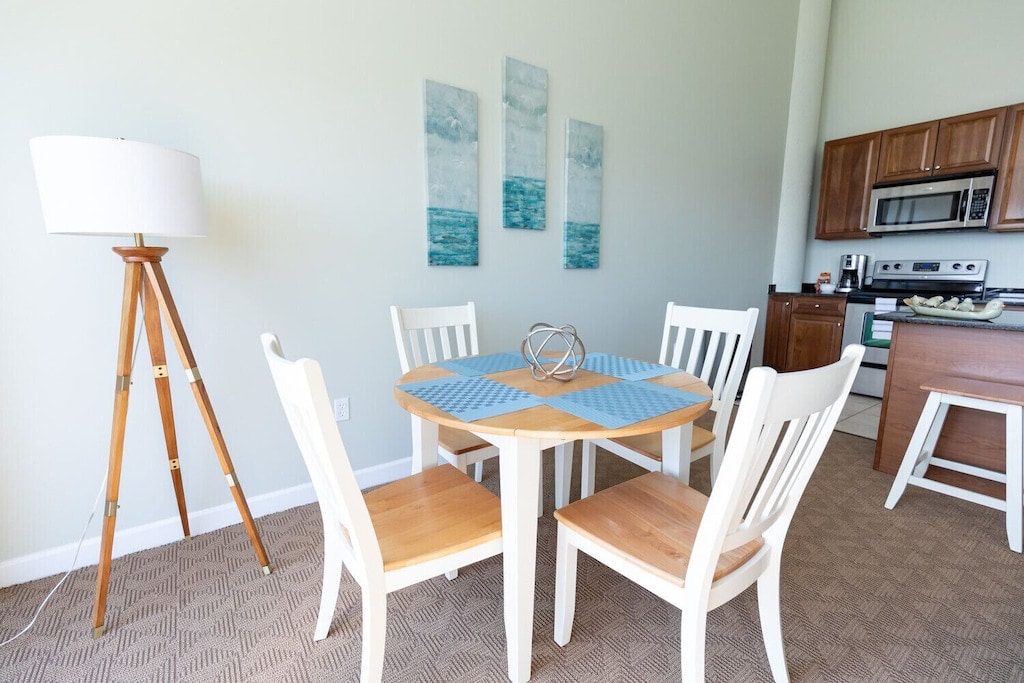 Building Photo - 401 W Shoreline Dr