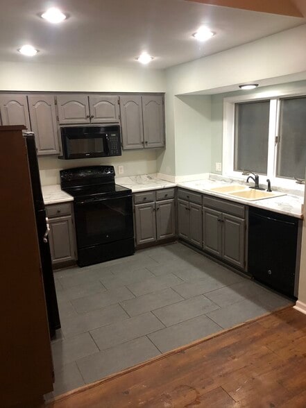 Kitchen - 105 6 St