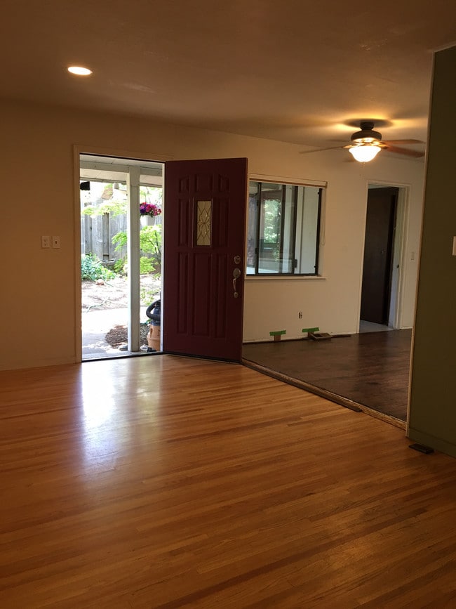 Building Photo - 12381 Sunset Ave