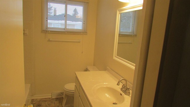 Building Photo - 3 br, 1 bath House - 8325 Briarwood Ave