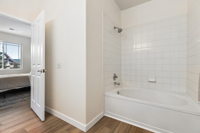 Building Photo - 8456 S Hoyt Way