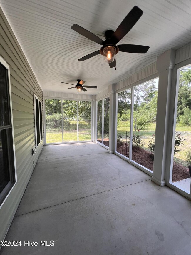 Building Photo - 123 Pine Needle Cir