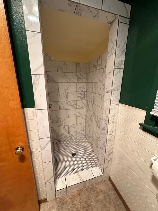 Building Photo - 3 Bed 2 Bath Home in Highland School School District!