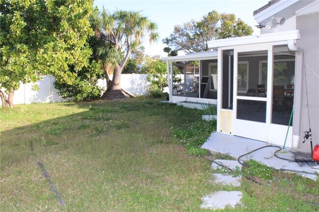 Building Photo - 7655 Cardiff Ct N