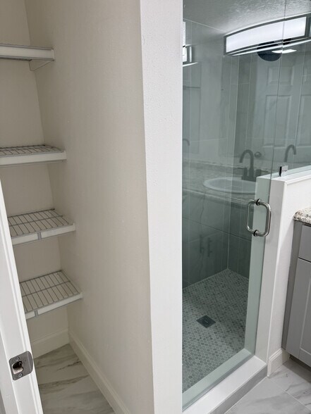 Building Photo - 909 36th St