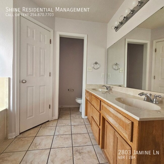 Building Photo - 2803 Jasmine Ln