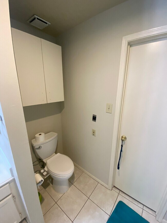 Building Photo - 8915 Weyburn Grove Dr