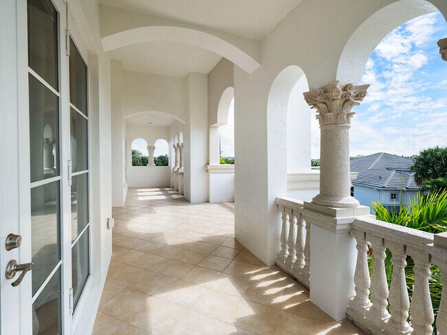 Building Photo - 9525 Captiva Cir