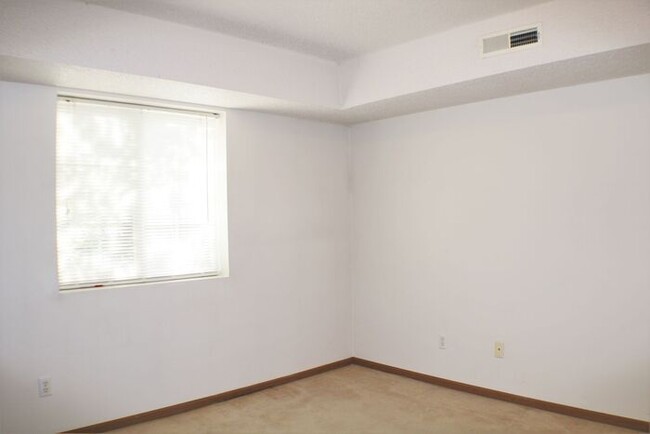 Building Photo - $1,125 | 2 Bedroom, 1 Bathroom Condo | Pet...