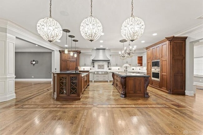 Building Photo - 9020 Whisperinghill Dr