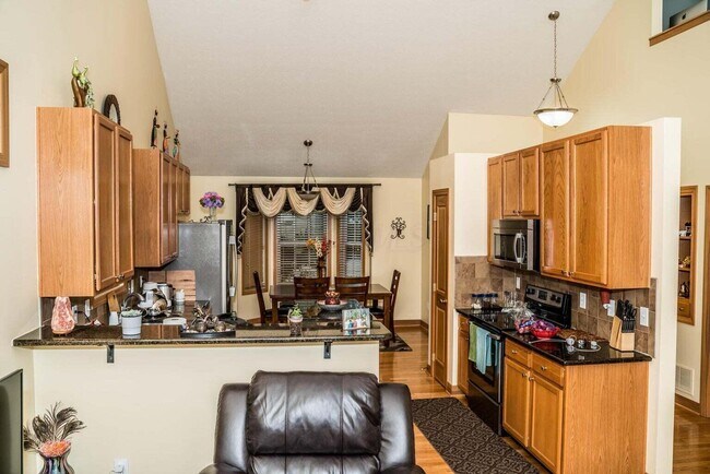 Building Photo - 1664 Boxwood Dr