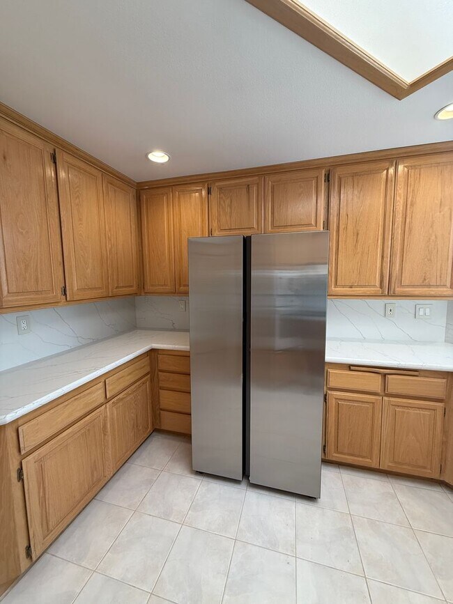 Building Photo - Beautifully Updated Single Story Home in The Country Club Near The Golf Course