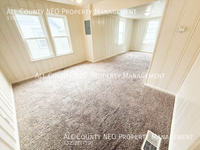 Building Photo - 470 Allyn St