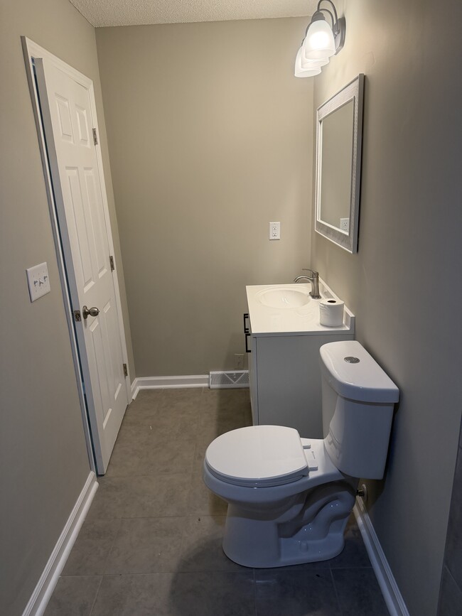 Building Photo - 524 Newcastle Rd