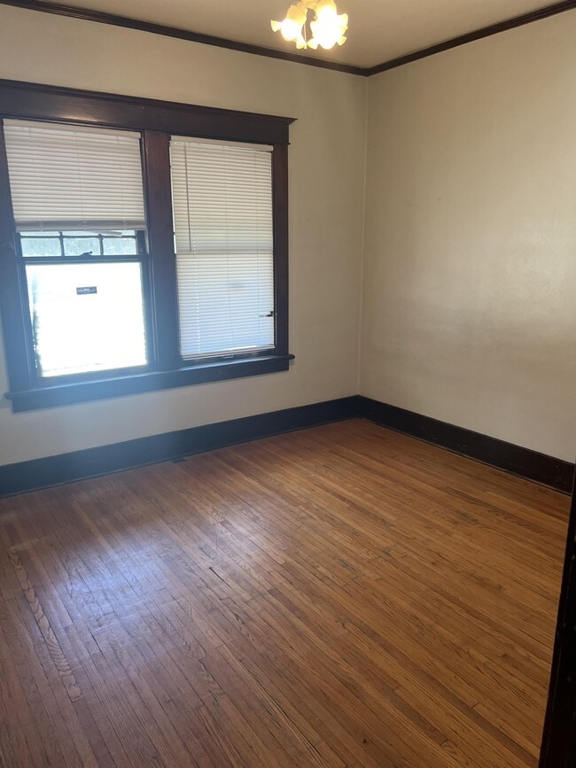 Building Photo - 210 W Richmond Ave