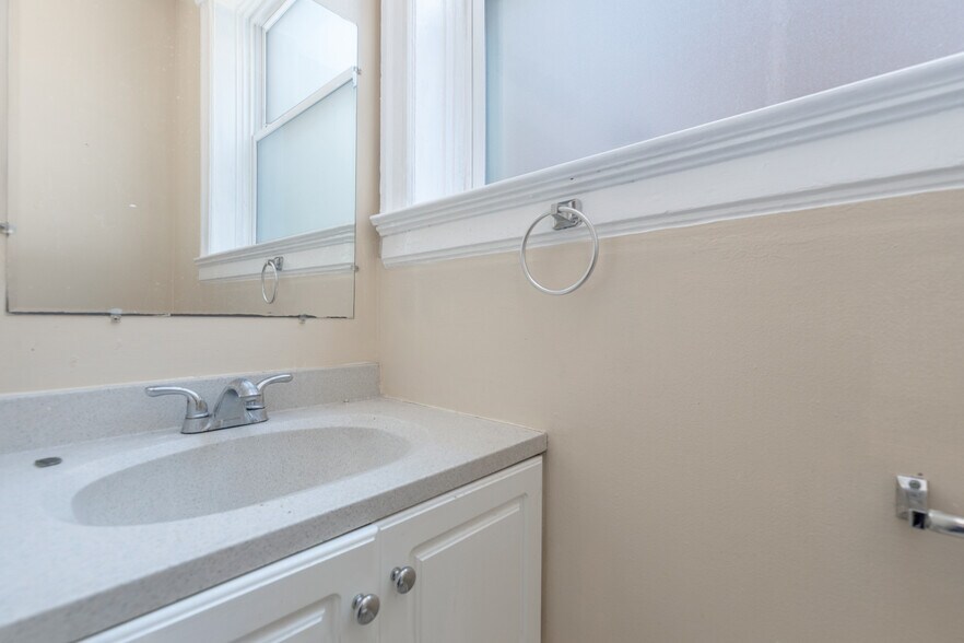 Building Photo - 6010 Washington Blvd