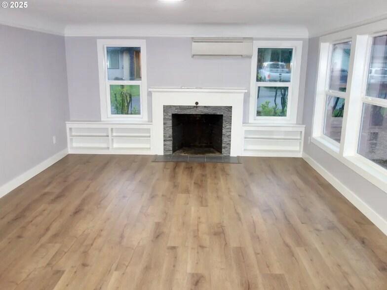 Building Photo - 3712 NE 54th St