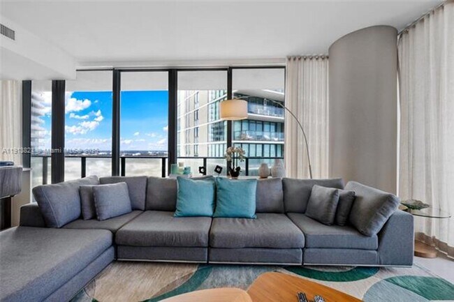 Building Photo - 480 NE 31st St