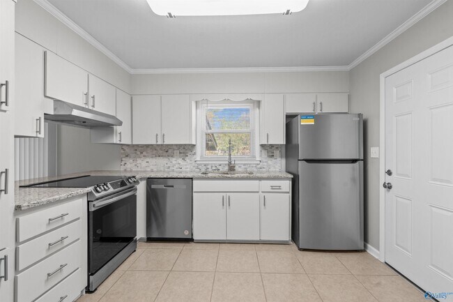 Building Photo - 1007 Heard Ct SE