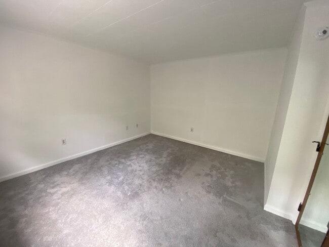 Building Photo - BRIDGETOWN - Charming 4 bedroom home w lots of living space.  1 car gar.  deck.