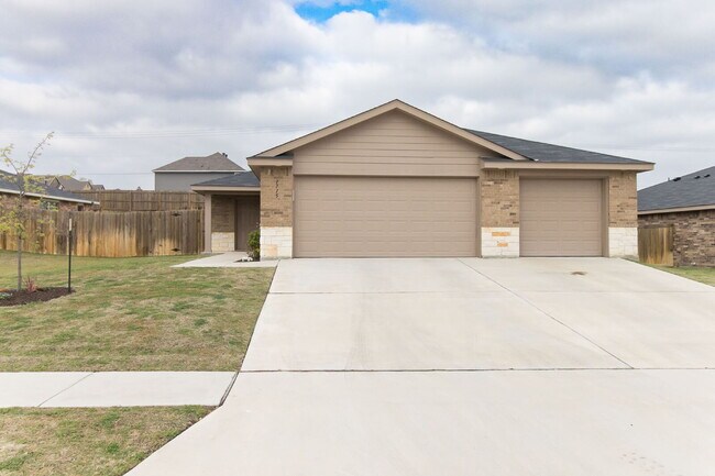 Building Photo - "Charming 3-Bedroom Retreat with 2 Baths and 1,760 Sq Ft of Comfort in Copperas Cove!"