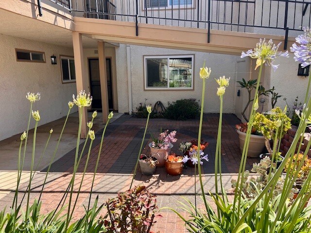 Building Photo - 5472 Paseo Del Lago E