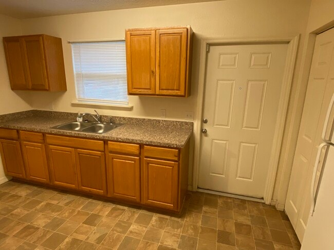 Building Photo - 154 Hurst St