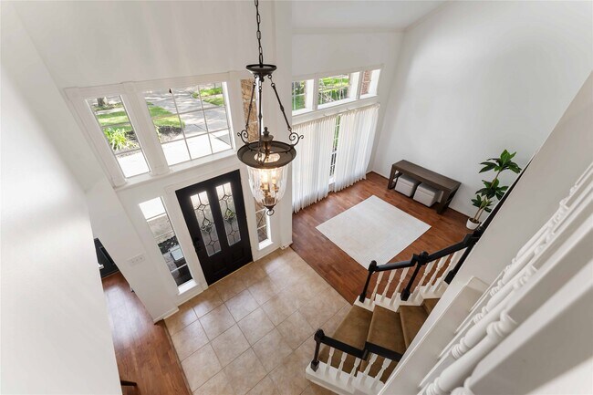 Building Photo - 5614 Whisper Ridge Dr