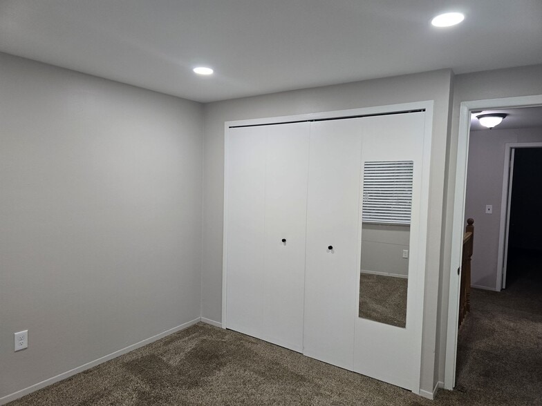 Building Photo - 38177 Jamestown Dr