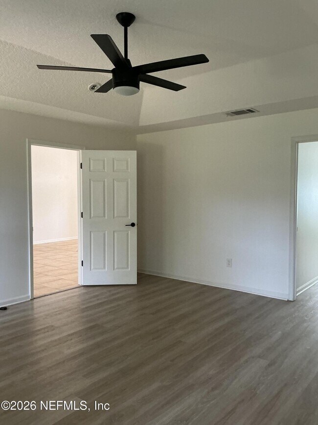 Building Photo - 12335 Vine Maple Way