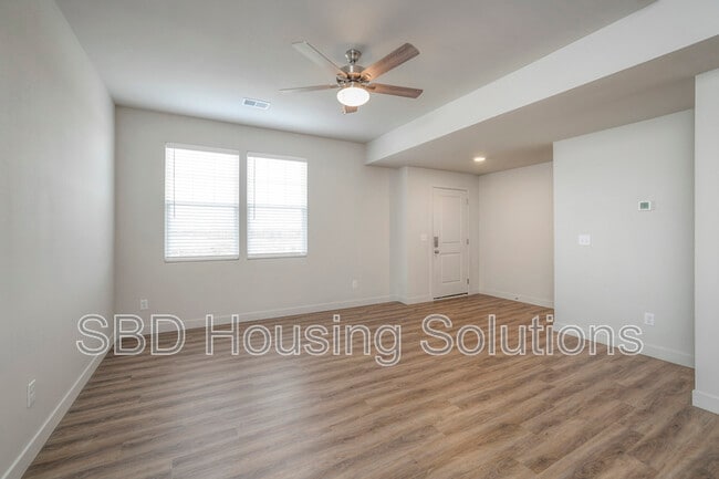 Building Photo - 12423 S Parkwood Ln