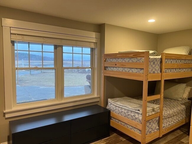 Building Photo - 37 River Rd